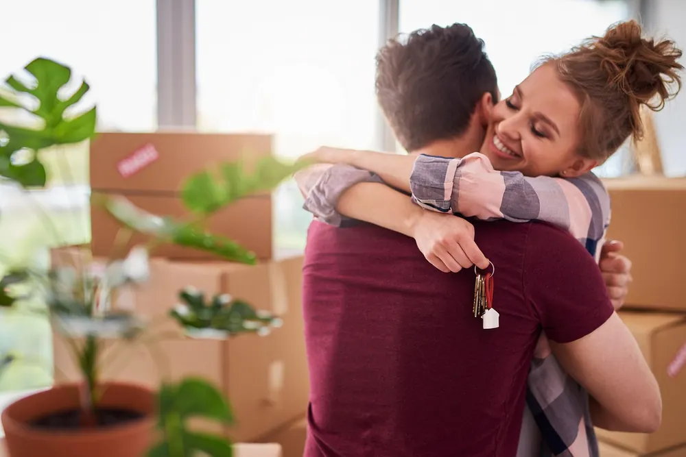 Couple heureux dans son nouveau logement
