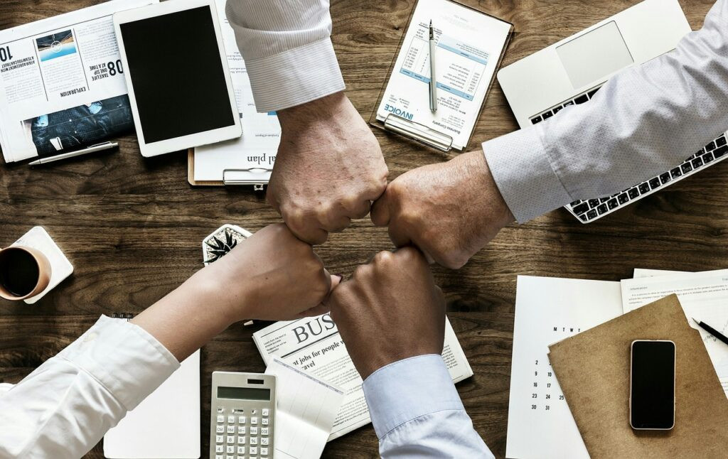 Courtiers en ligne vs agences bancaires sur l&rsquo;assurance de prêt